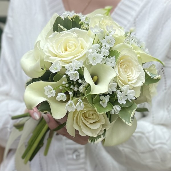 Букет невесты с аллиумом и каллами