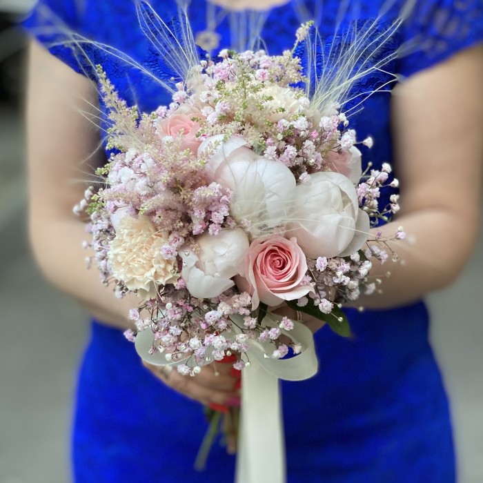 Букет невесты с пионами Легкий ветерок