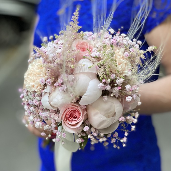 Букет невесты с пионами Легкий ветерок