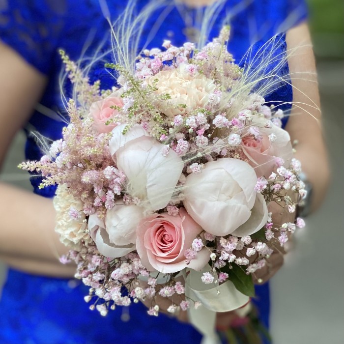 Букет невесты с пионами Легкий ветерок