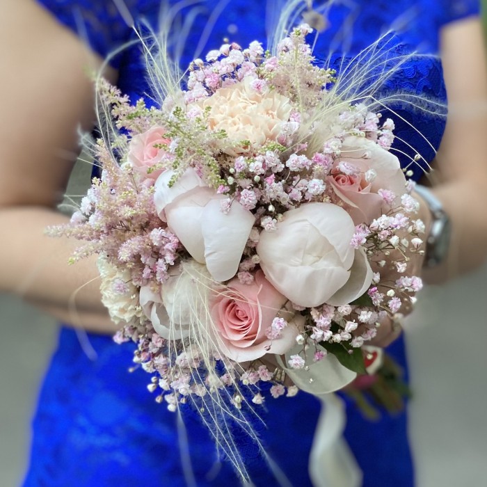 Букет невесты с пионами Легкий ветерок