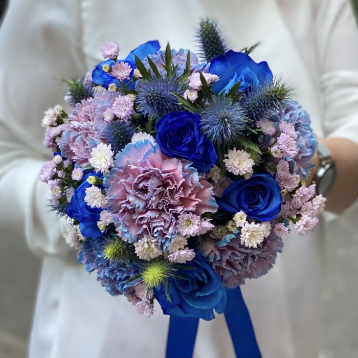 Букет невесты с синими розами