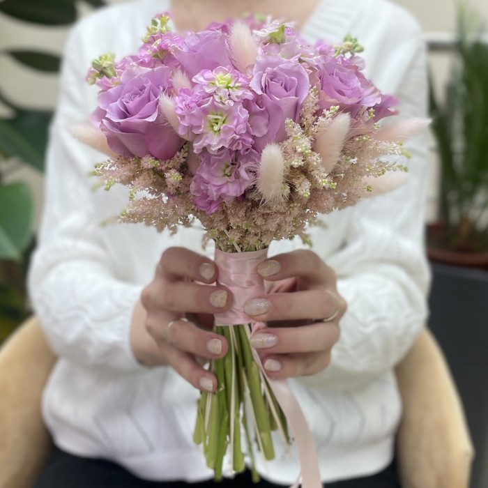 Сиреневый букет невесты с ароматной маттиолой
