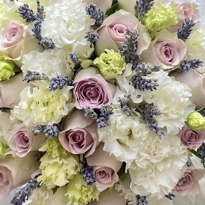 Свадебный букет с лавандой и эустомой