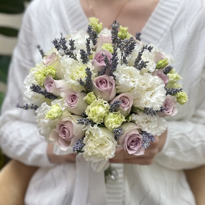 Свадебный букет с лавандой и эустомой