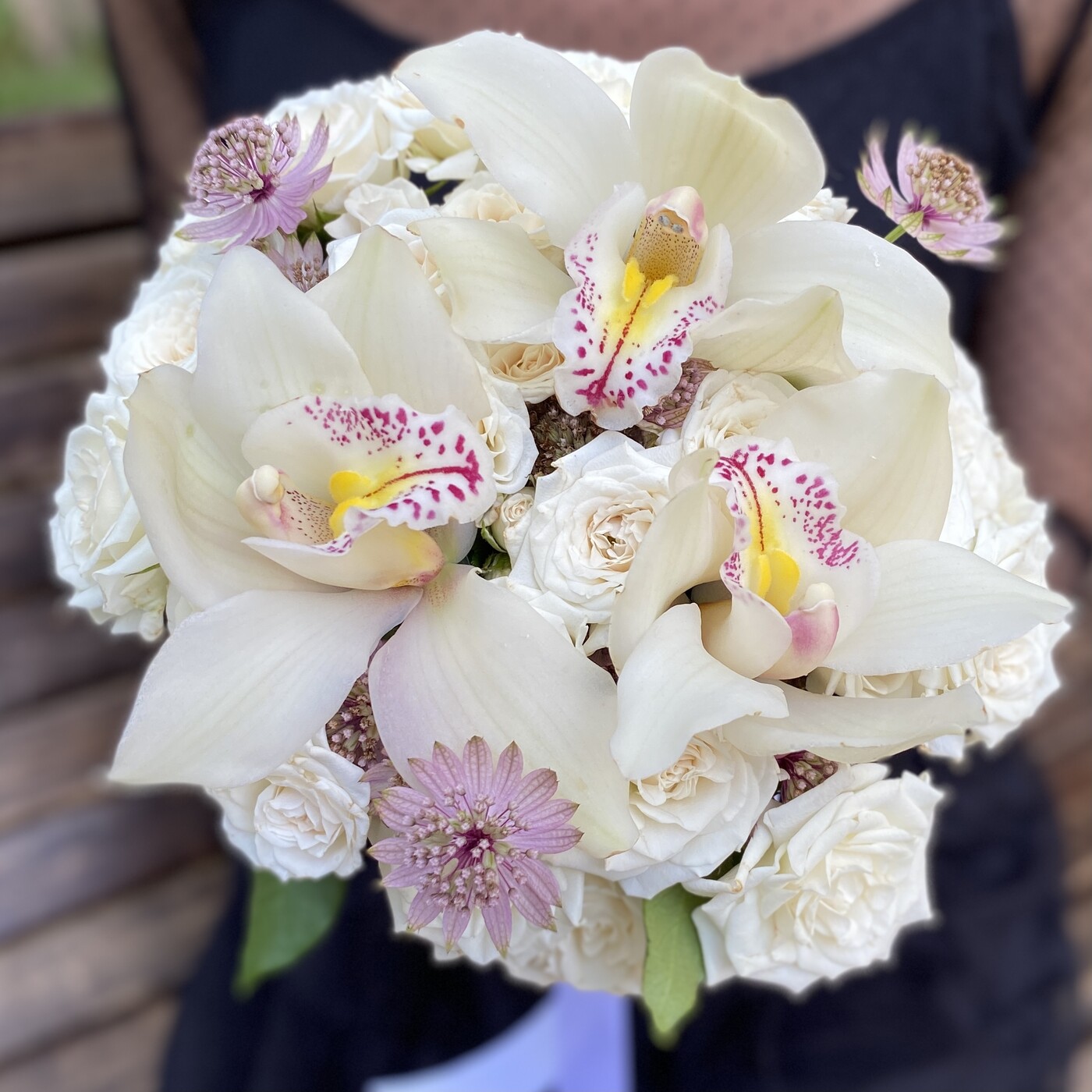 Белый свадебный букет с орхидеями | доставка по Москве и области