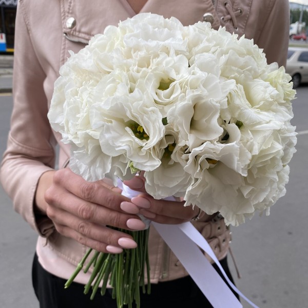 Букет невесты из белых эустом