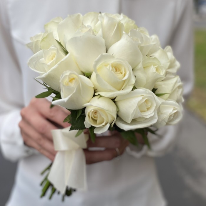 Букет невесты из белых роз