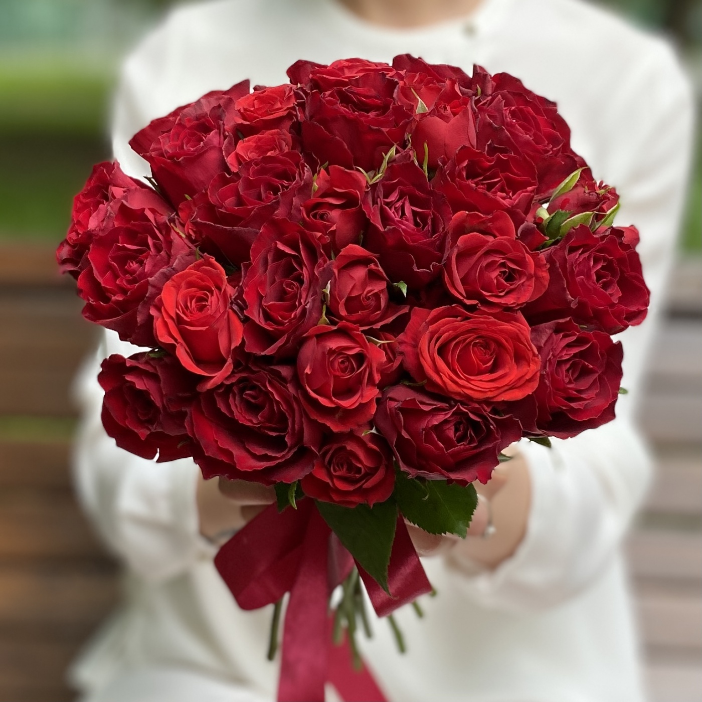 Нежный свадебный букет до 3000 руб из роз заказать с доставкой по Москве и области