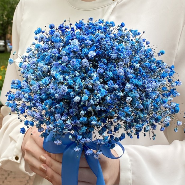 Букет невесты из синей гипсофилы