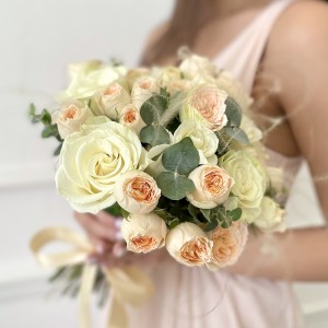 Свадебный букет с пионовидными розами