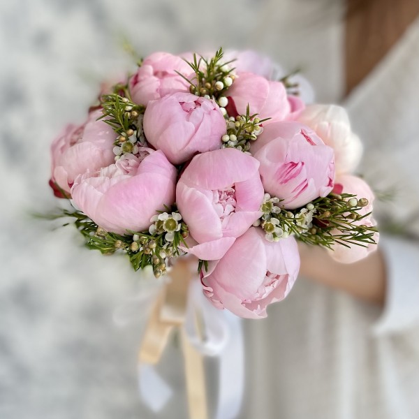 Букет невесты из пионов
