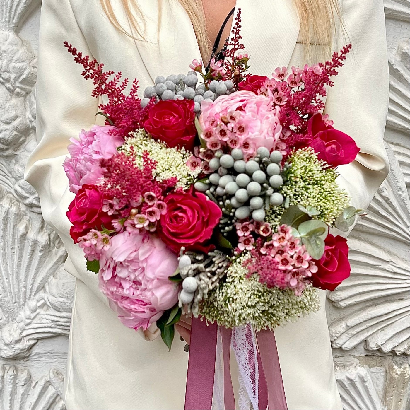 Букет невесты с розовыми пионами заказать с доставкой