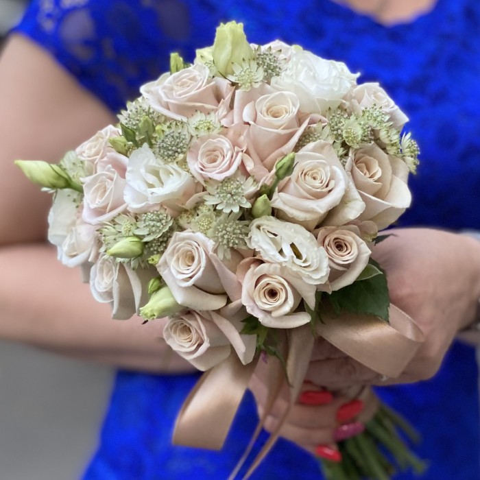 Букет невесты  с розами Обещание любви