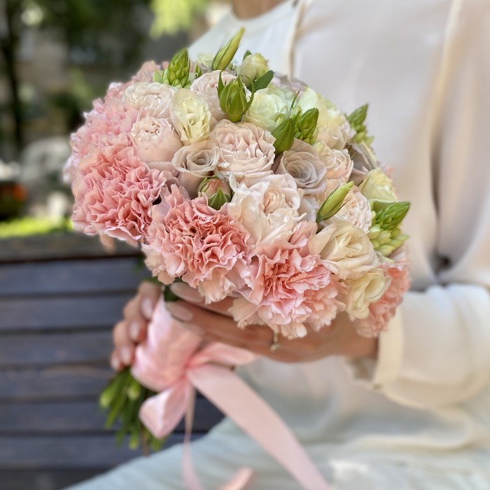 Нежно-розовый букет невесты