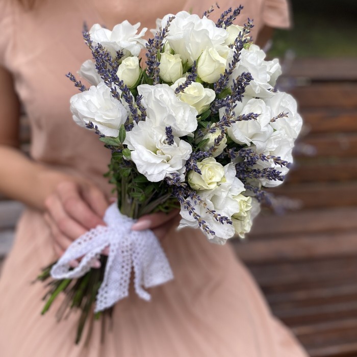 Букет невесты розы с лавандой