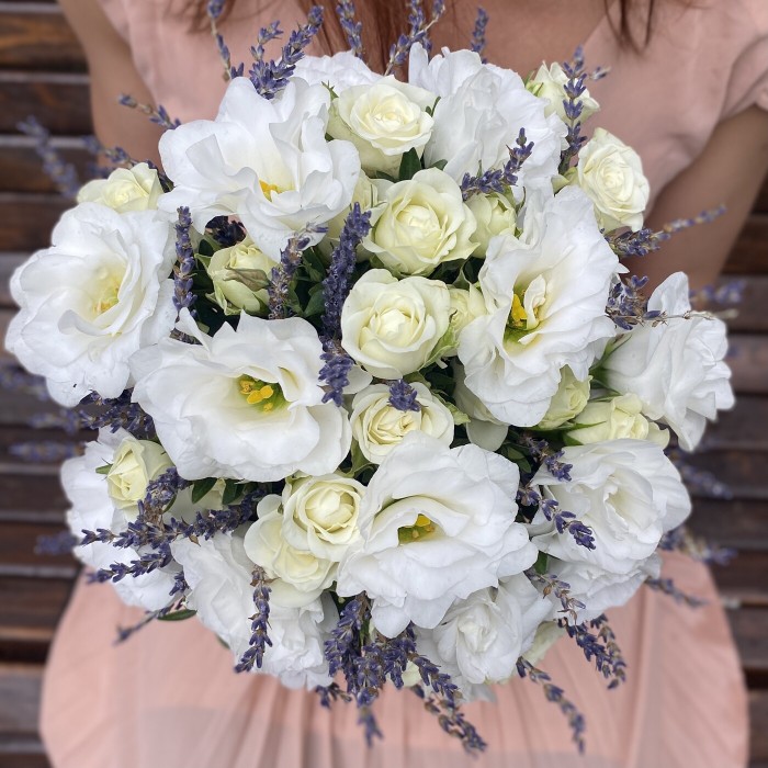 Букет невесты розы с лавандой