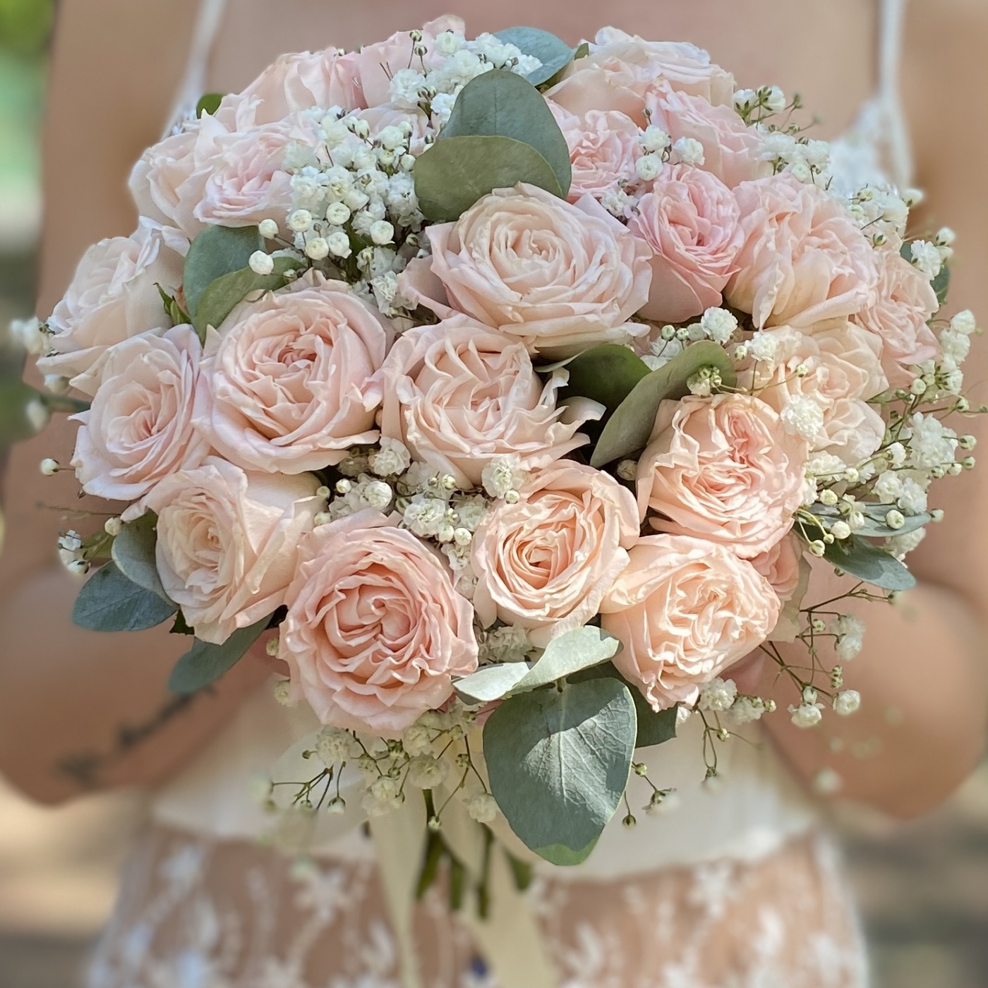 Букет невесты с белыми и розовыми розами заказать с доставкой
