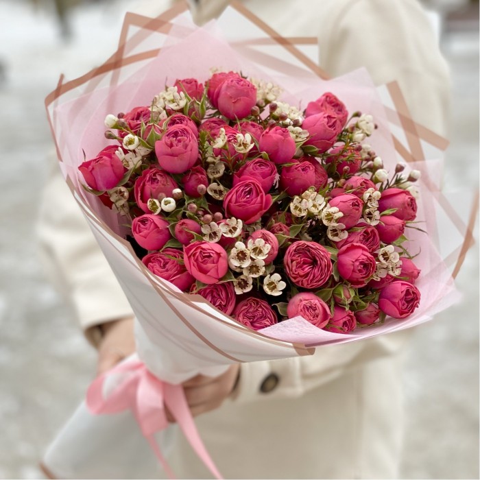 Букет пионовидных роз Гранд Трендсеттер с ваксфлауэром