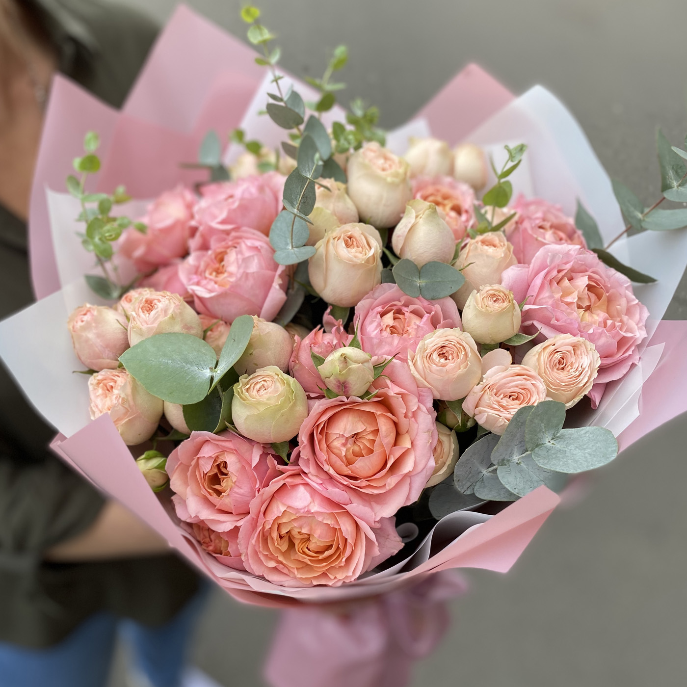 Великолепные розы с выразительным цветком