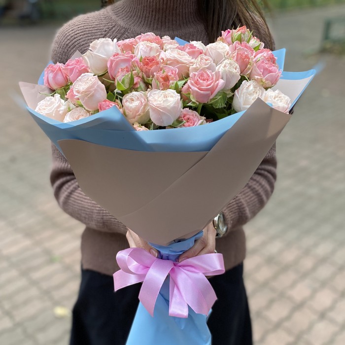 Дуэт из пионовидных роз Бомбастик