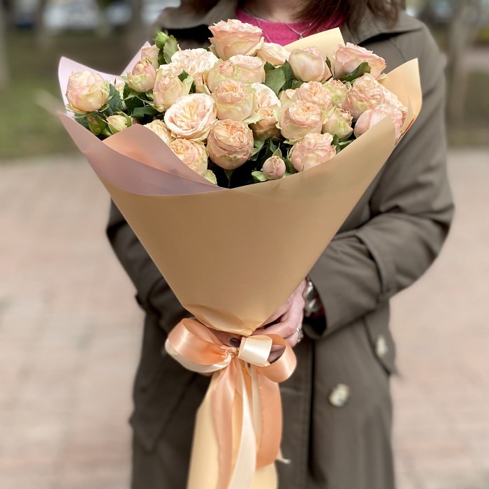 Букет персиковых пионовидных роз Джентл Трендсеттер