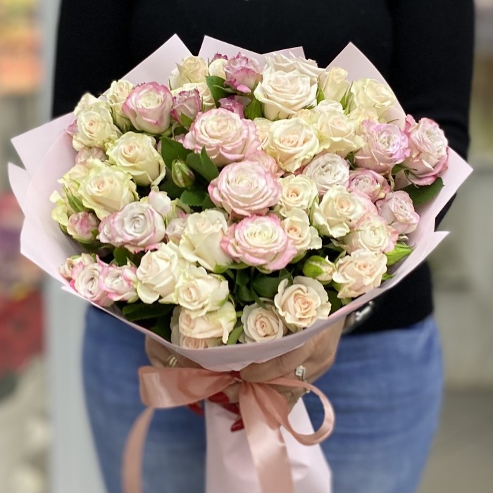 Дуэт кустовых роз Энджел Бомбастик и Роял Порцелина