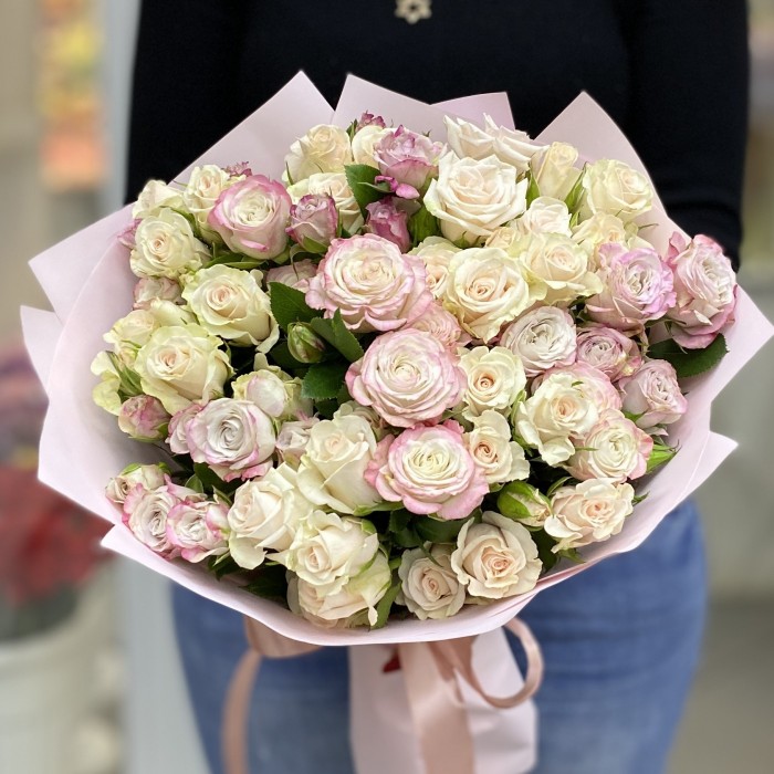 Дуэт кустовых роз Энджел Бомбастик и Роял Порцелина