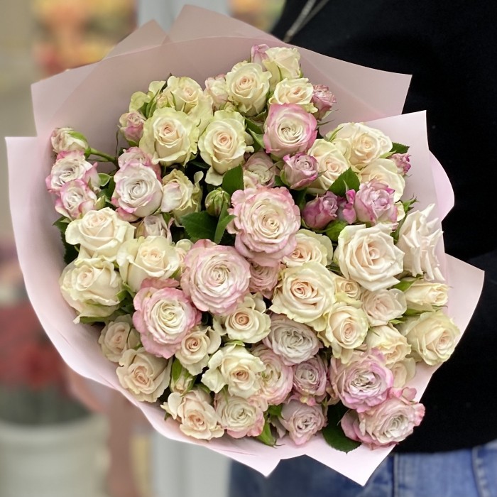 Дуэт кустовых роз Энджел Бомбастик и Роял Порцелина