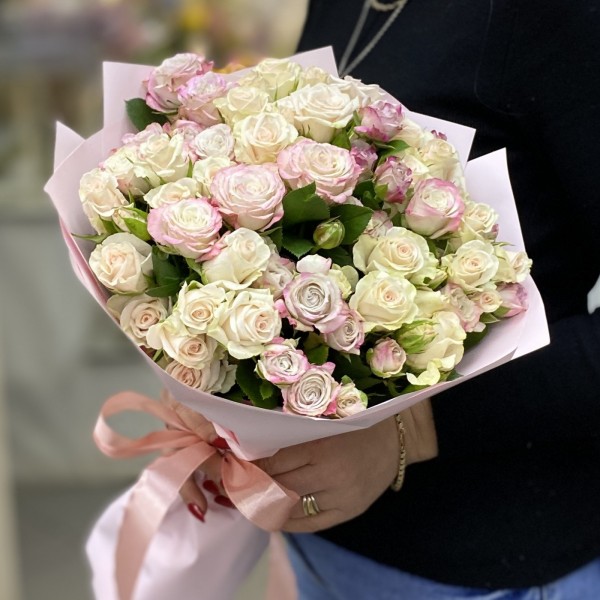 Дуэт кустовых роз Энджел Бомбастик и Роял Порцелина