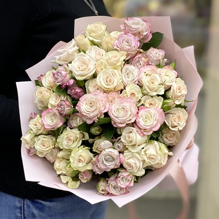 Дуэт кустовых роз Энджел Бомбастик и Роял Порцелина