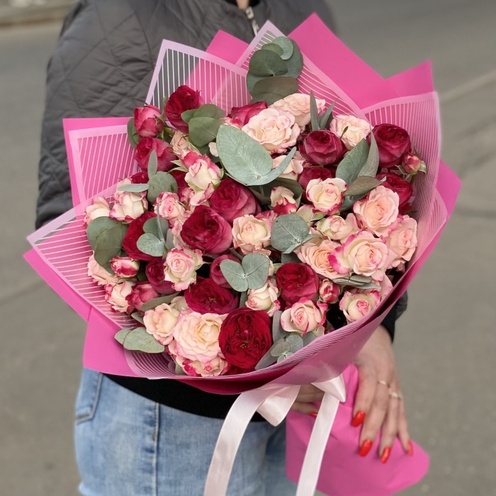 Дуэт из 15 кустовых роз Роял Трендсеттер и Рефлекс