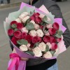 Дуэт из 11 кустовых роз Роял Трендсеттер и Энджел Бомбастик