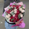 Дуэт из 11 кустовых роз Роял Трендсеттер и Энджел Бомбастик