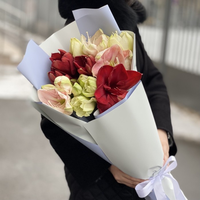Букет из семи амарилисов
