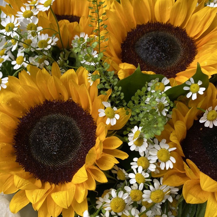 Букет подсолнухи и ромашки