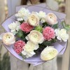 Сборный букет из ранункулюсов
