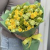 15 кустовых роз с солидаго