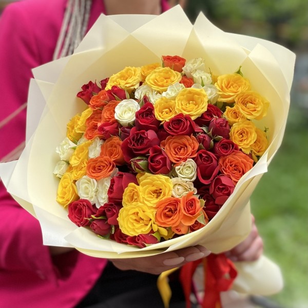 25 кустовых роз Яркий микс