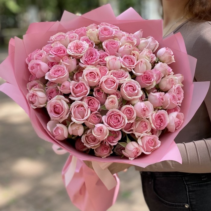 25 розовых кустовых роз 40м