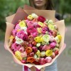Букет ярких ранункулюсов
