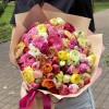 Букет ярких ранункулюсов