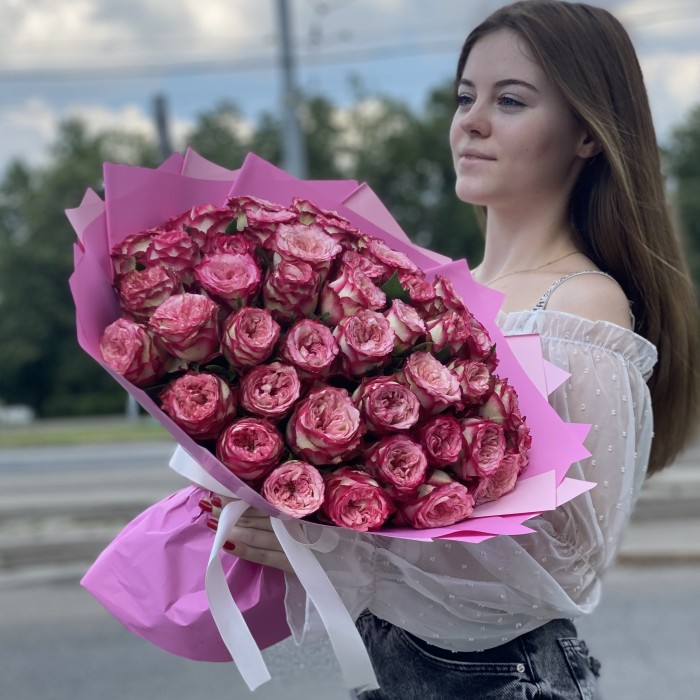 51 пионовидная малиновая роза Глендора