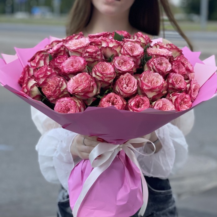 51 пионовидная малиновая роза Глендора