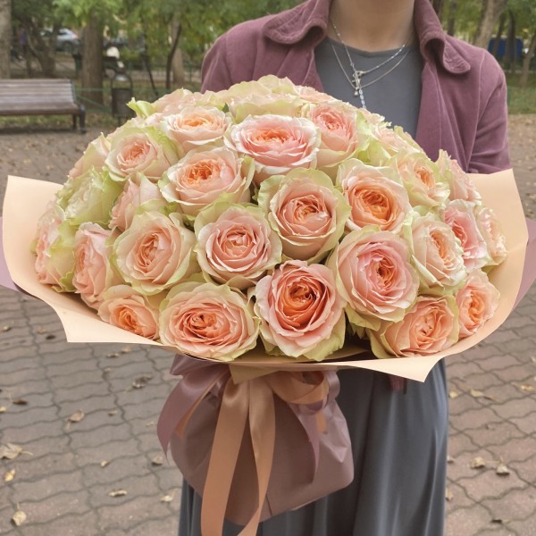 51 пионовидная кремовая роза