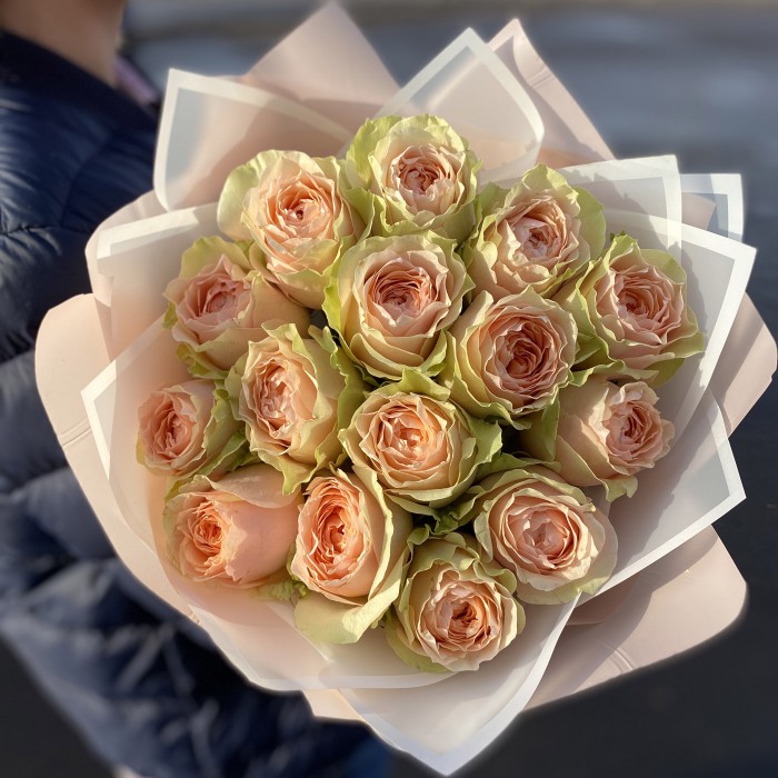 Букет кремовых пионовидных роз