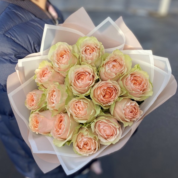 Букет кремовых пионовидных роз