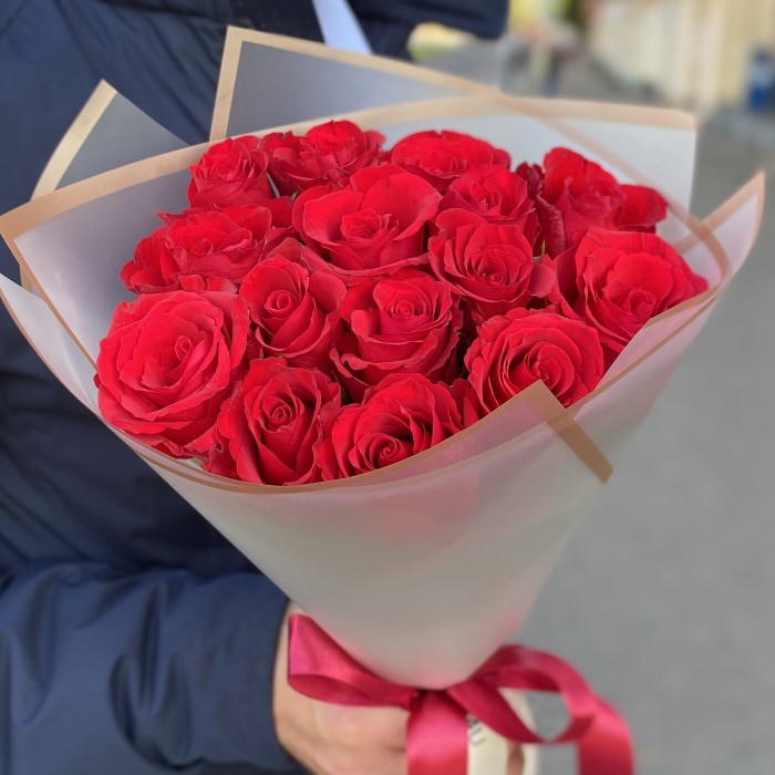 15 красных роз