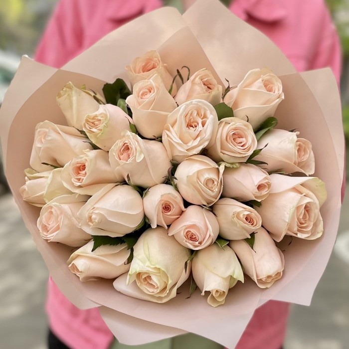 15 нежных роз Веддинг Роуз