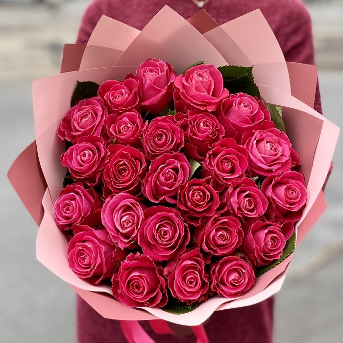 25 Малиновых роз Муви Стар 40 см